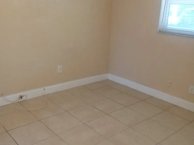 225 SW 12th Ave #2 — Photo 4