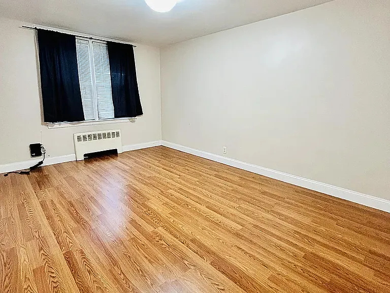 8786 Little Neck Pkwy #2 — Photo 12