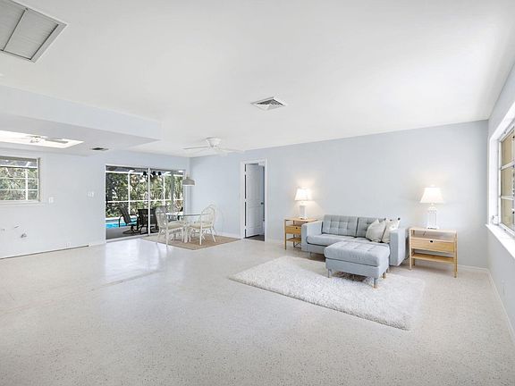 5th image of 1125 Captains Walk St