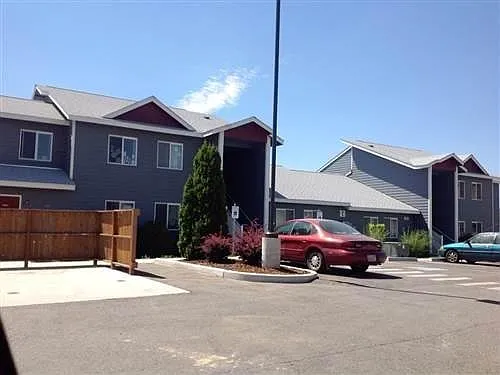 806 Shumway Rd — Photo 5