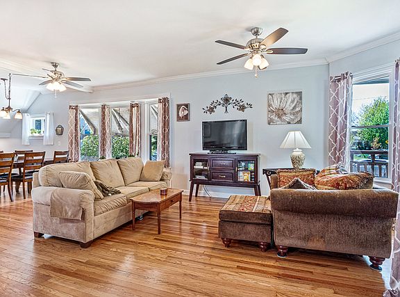 3rd image of 4601 N Lowell Ave
