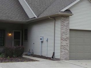 1131 Diamond Dr, Mishawaka, IN 46544