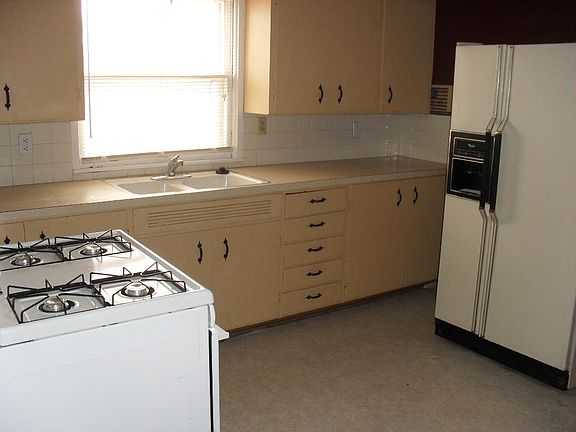 3rd image of 211 E Central Ave