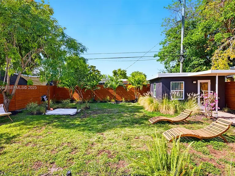 1363 Biarritz Dr — Photo 25