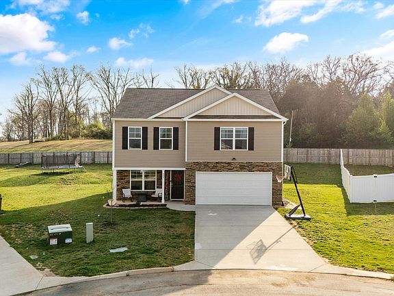 3rd image of 333 Aspen Dr