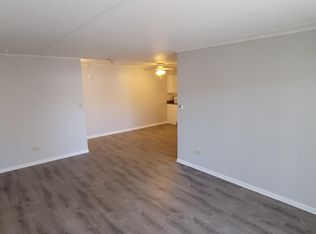 318 W Naperville Rd APT 15, Westmont, IL 60559