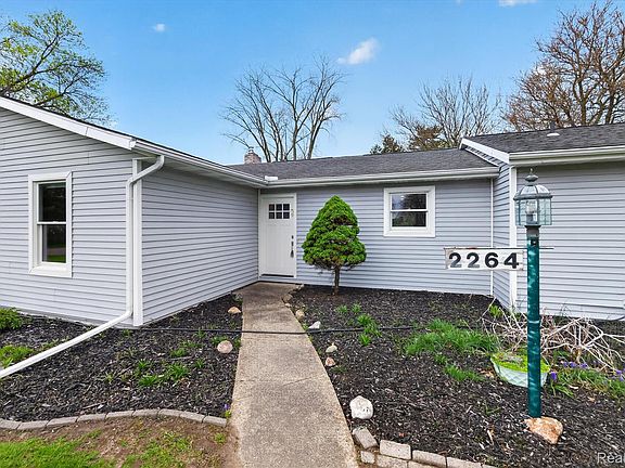 3rd image of 2264 Crane Rd