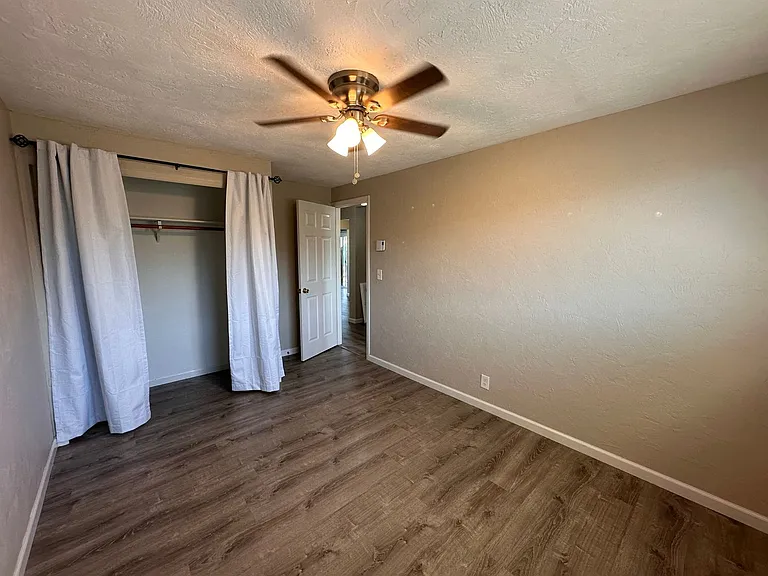 520 & 522 38th Place — Photo 15