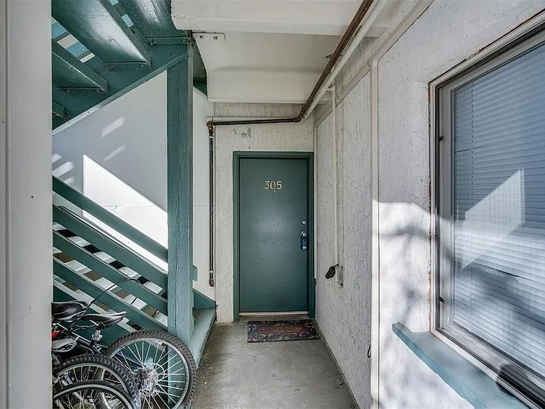 370 E La Bonte St #305 — Photo 16