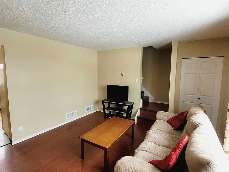 54 Little Wedeene St — Photo 4