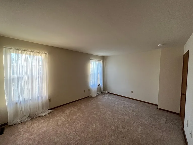 1004 Rebecca St — Photo 17