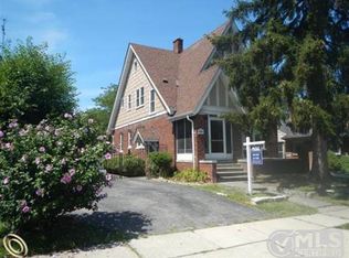 22335 Elmwood Ave, Eastpointe, MI 48021