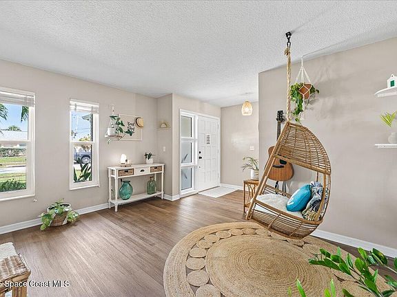 5th image of 555 Coconut St