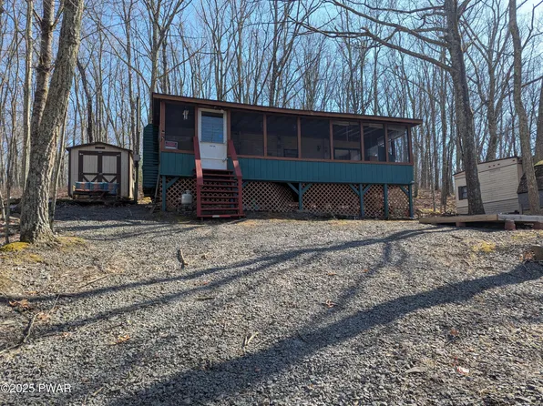 137 Walnut St, Shohola, PA 18458