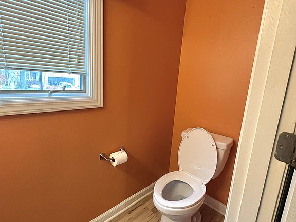 FIRST FLOOR: POWDER ROOM