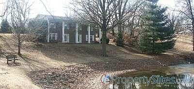 2nd image of 5 Lake Pembroke Dr