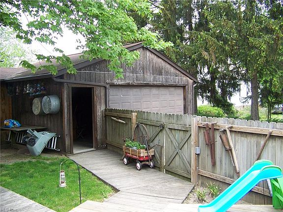 2nd image of 43678 Mill St