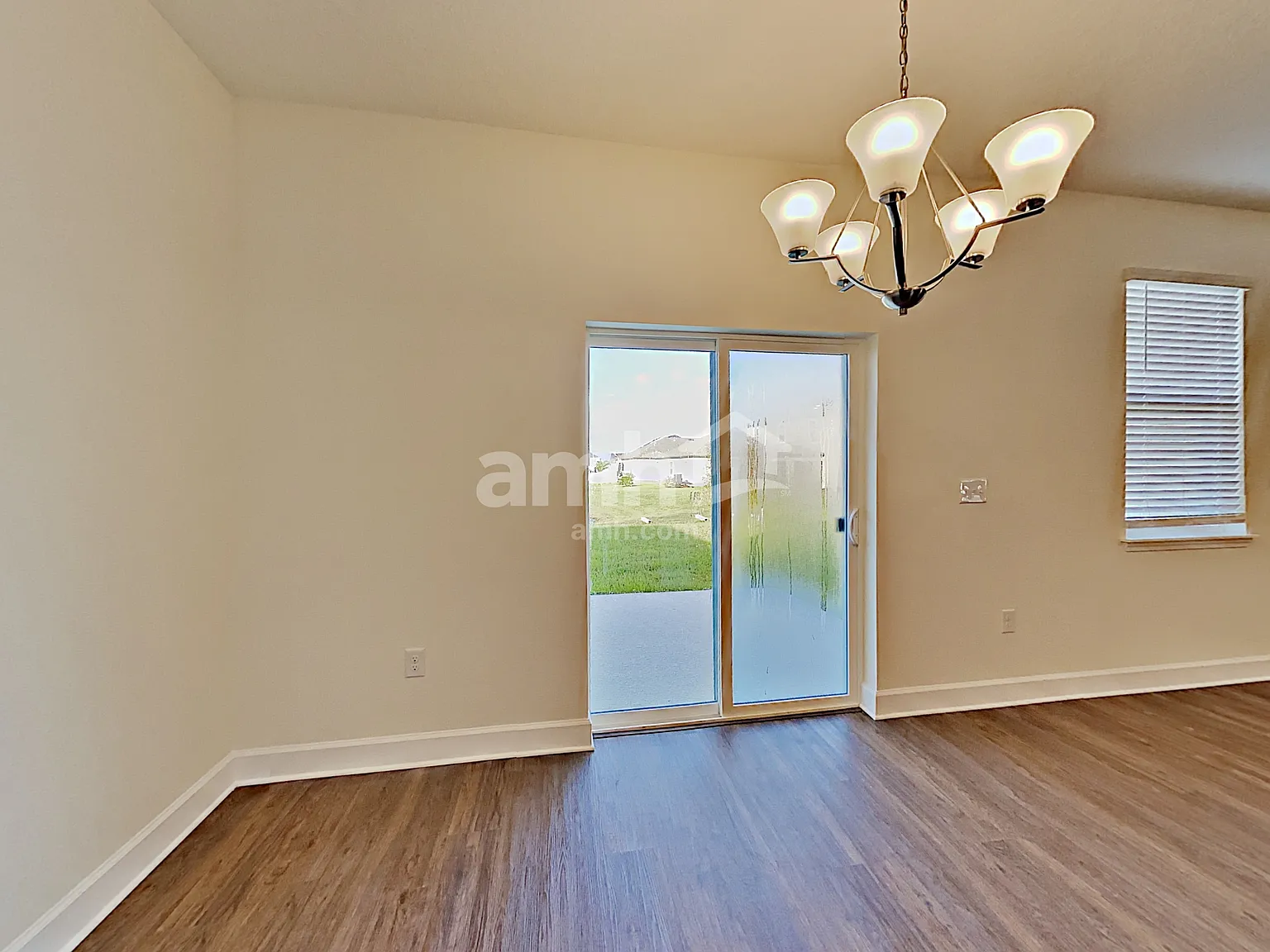 4 bed, 2.5 bath, 1890 sqft, $2,510 — Photo 4