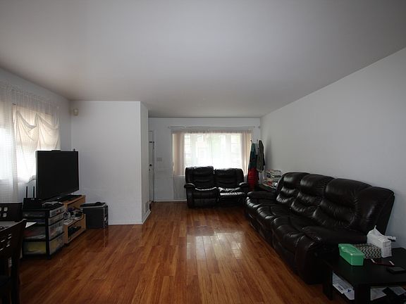 4th image of 581 Hanover Ave