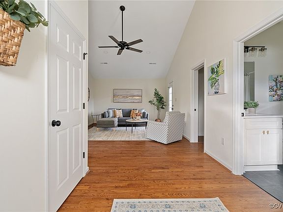 3rd image of 4914 Wall Ave