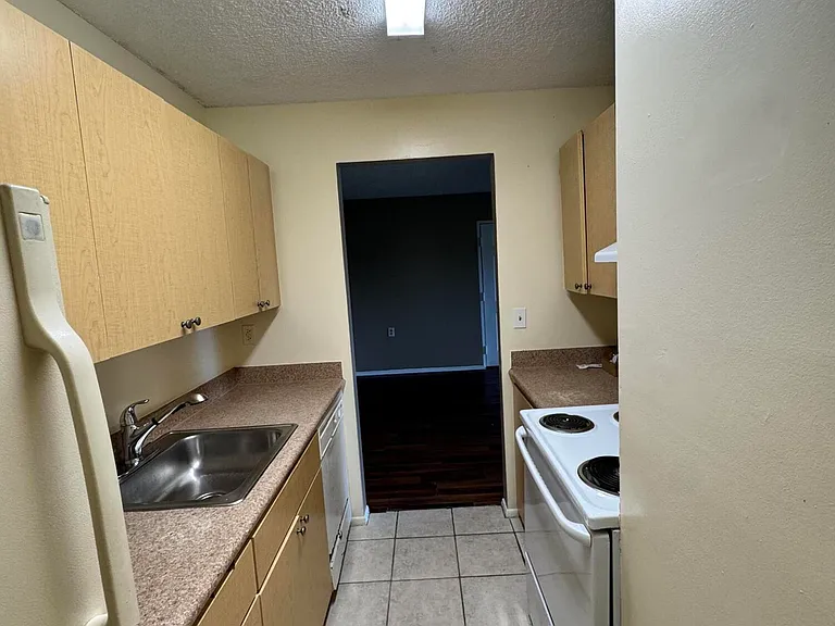 1167 N Benoist Farms Rd — Photo 5
