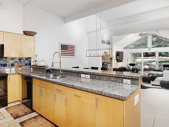5th image of 625 S West End St APT 8