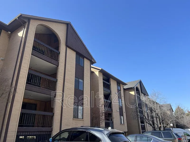 Building Photo - 2244 N Canyon Rd #204