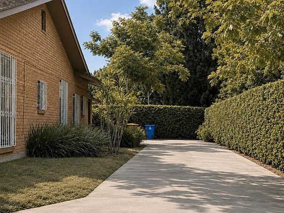 2nd image of 8 Summit Ct