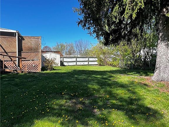 4th image of 211 Overland St