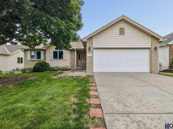 2048 Chloe Ln, Lincoln, NE 68512