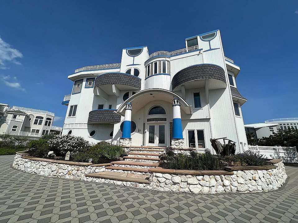 1st image of 103 Long Beach Blvd #D