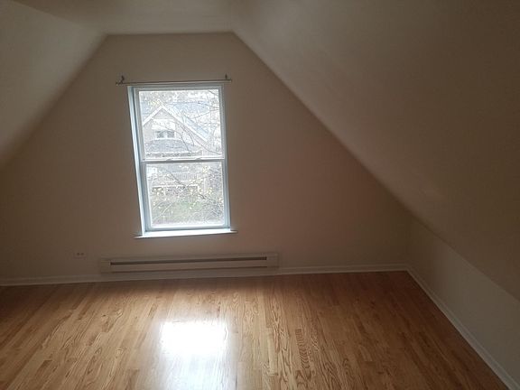 4th image of 3856 N Sacramento Ave #3