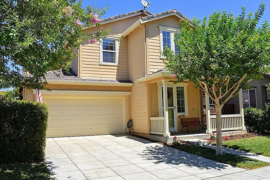 443 E Legacy Dr photo 1