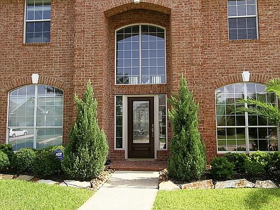 Inviting front entry