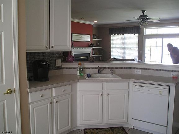 5th image of 170 Brewster Dr