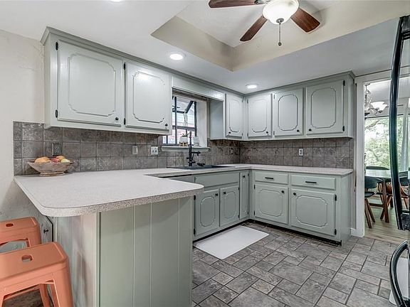 4th image of 1825 Woodside Dr