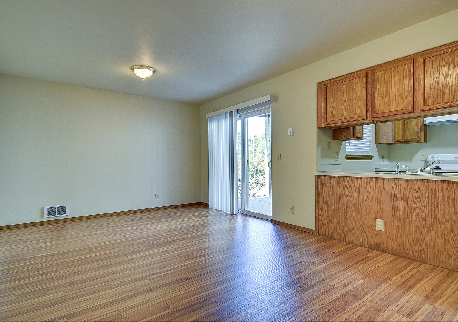 M0833 Arbor Terrace Condo's — Photo 2