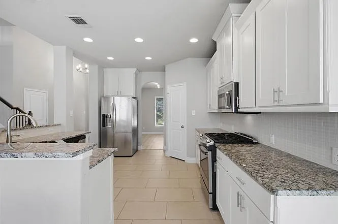 110 Lullaby Dr — Photo 2