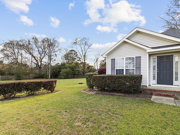 3rd image of 226 Redbud Dr