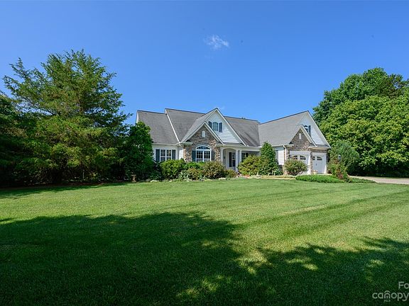 3rd image of 3111 Green Acres Ln
