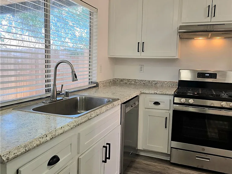 853 Douglas Ct — Photo 8