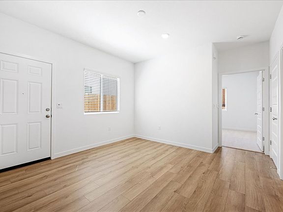 4th image of 3685 Vestland Ct