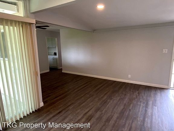 3rd image of 1633 Larchwood Ave