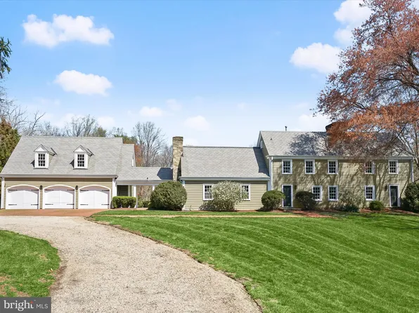 8824 Gallant Green Dr, Mc Lean, VA 22102