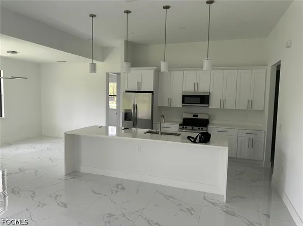 1752 Pine Ave, Lehigh Acres, FL 33972