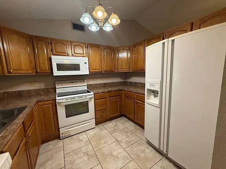 7733 Atherton Ave — Photo 10