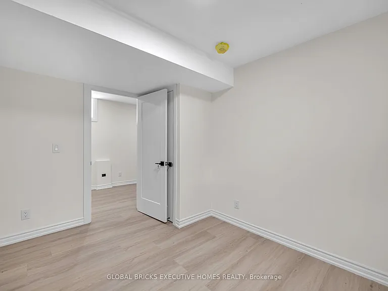 108 Lindsay St S #BASEMENT — Photo 10