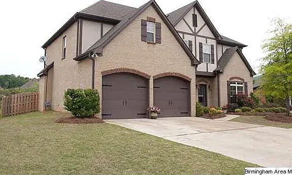 4 bed, 2.5 bath, 2750 sqft, $3,200 — Photo 2