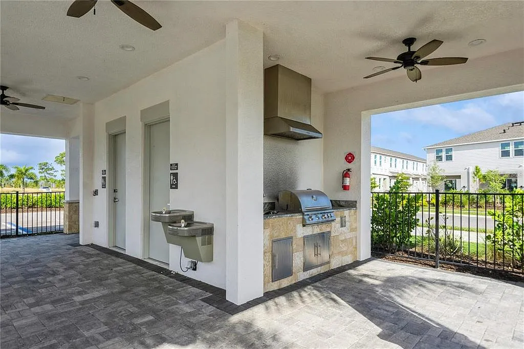 3 bed, 2.5 bath, 1373 sqft, $2,275 — Photo 4