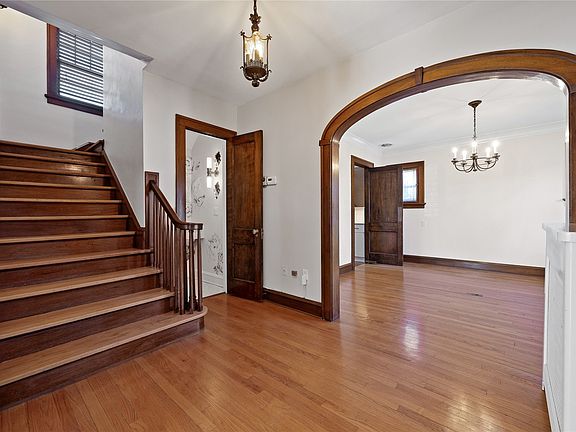 3rd image of 2101 Washington Ave SE